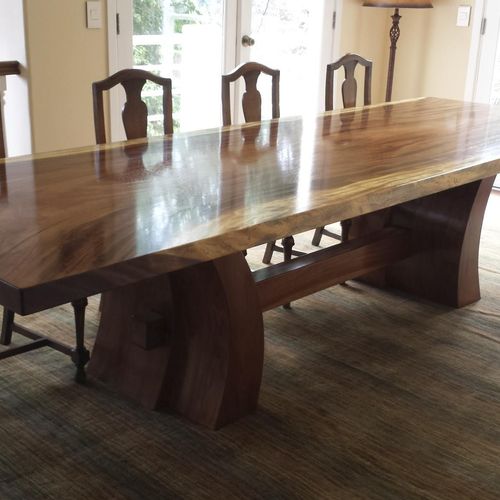 Parota dining table. This table seats 8 comfortabl
