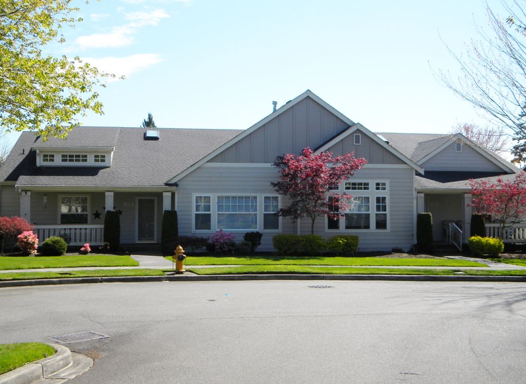 Two bedroom Condo in Dupont