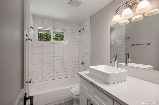 Main bathroom at Kirkland by Kiassati Construction