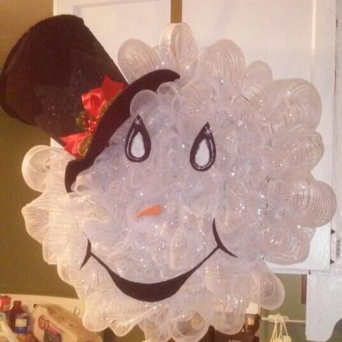 Snowman head mesh wreath.