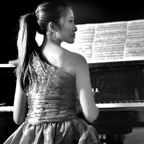 Van-Anh Nguyen - concert pianist, composer, produc