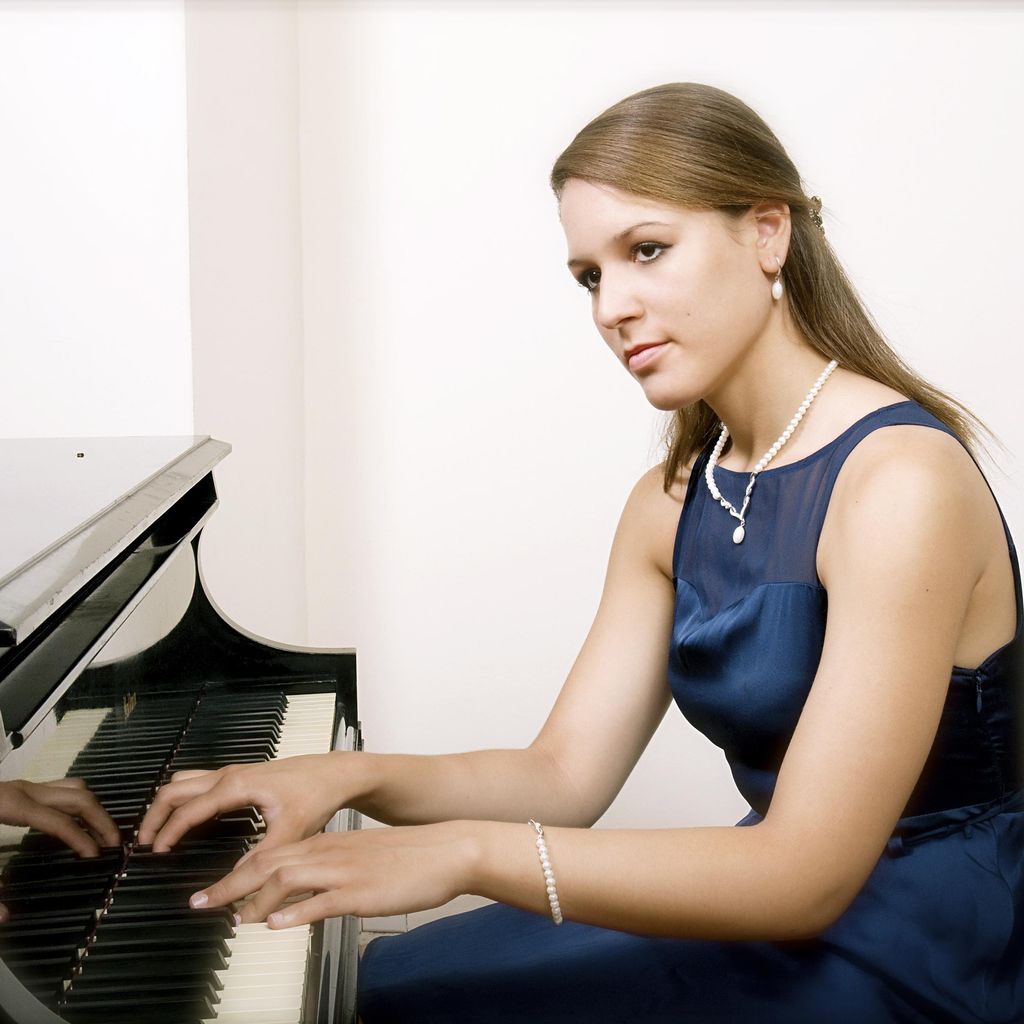 Trilingual French-Spanish, Conservatory-Trained