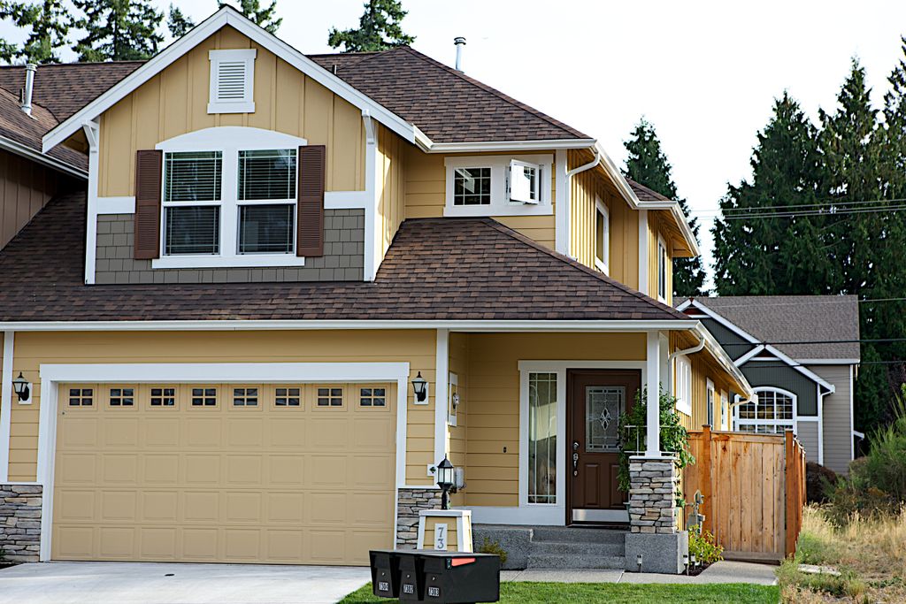 Three bedroom in University Place