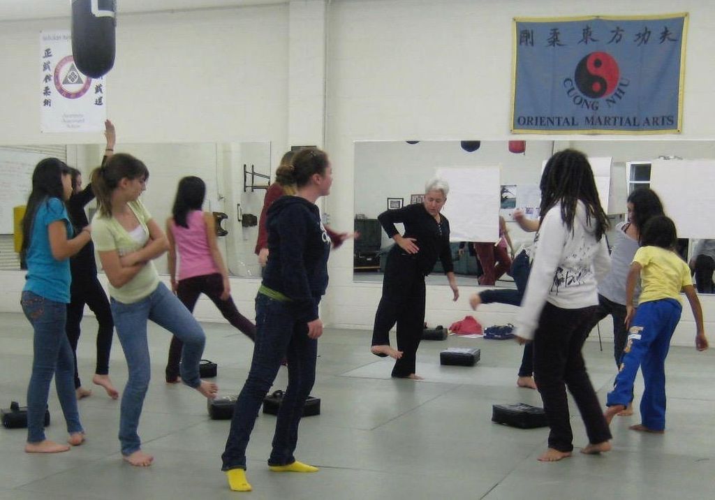 StreetSmarts! Self Defense class for women