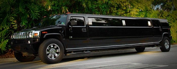 Black Hummer Limousine with Karaoke, TV, DVD CD ip