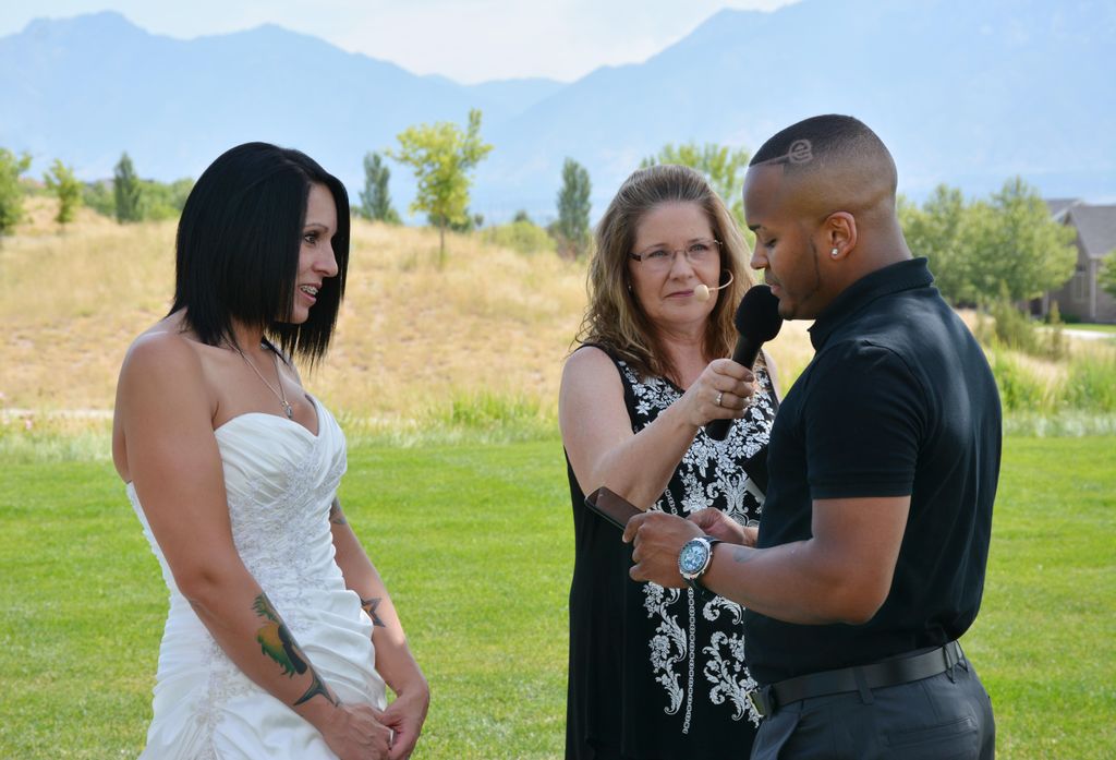 A Daybreak, Utah Elopement! Groom reading his Pers