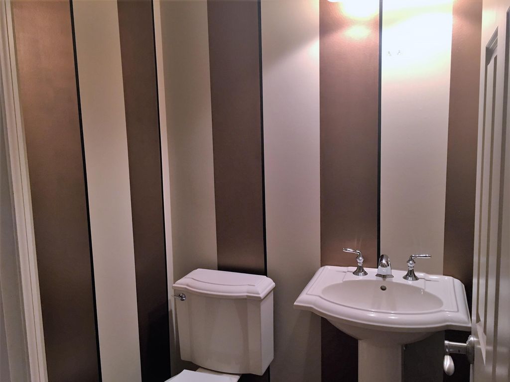 Vertical striping added to a powder bath.