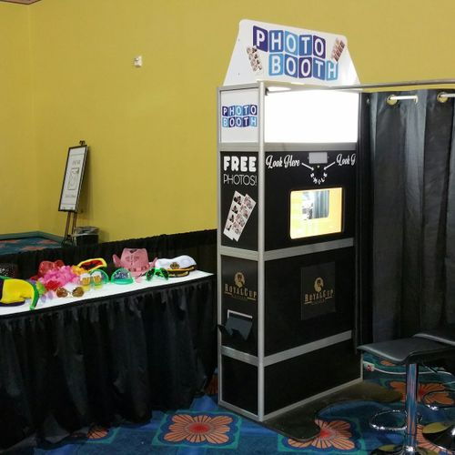 Photo Booth with small enclosure.  The enclosure c