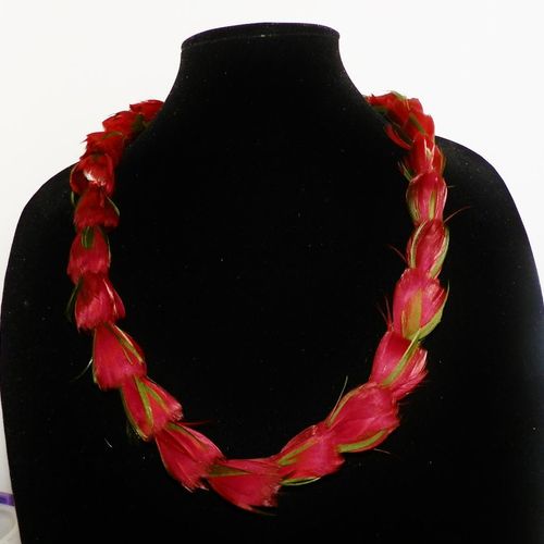 wonderful light and contemporary rose bud lei of f