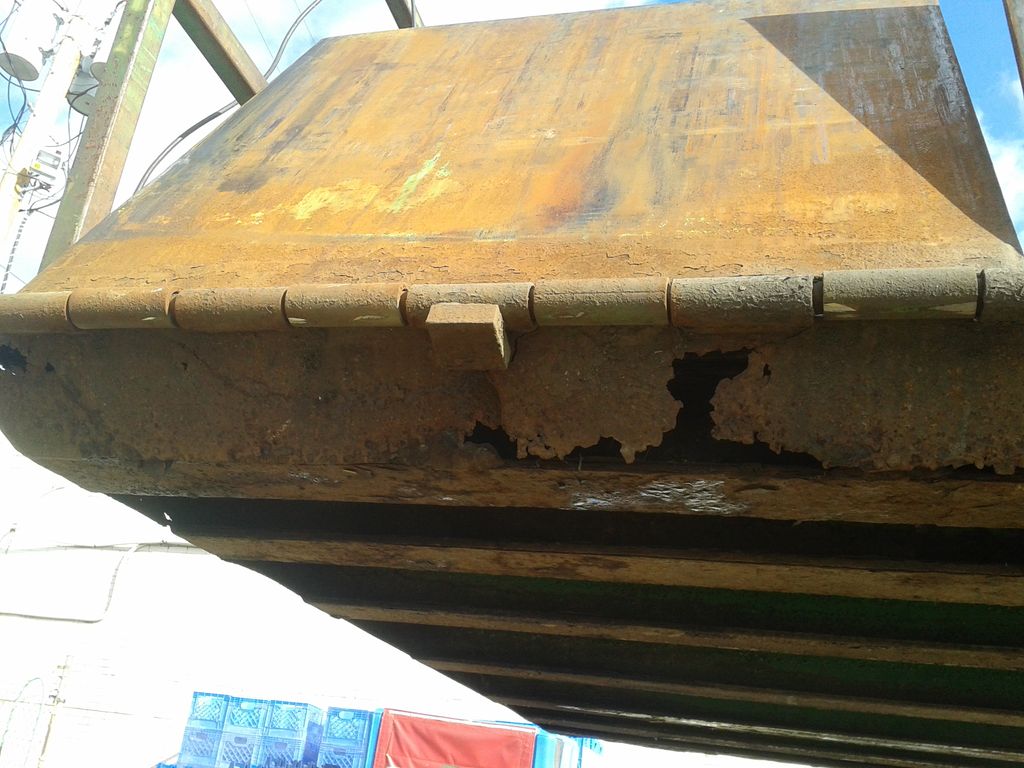Forklift lifting station before repair (Left side)