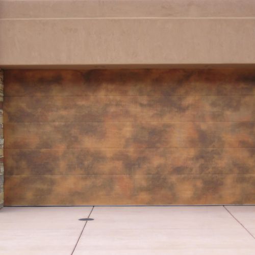 This is a copperized garage door. 3-color decorati