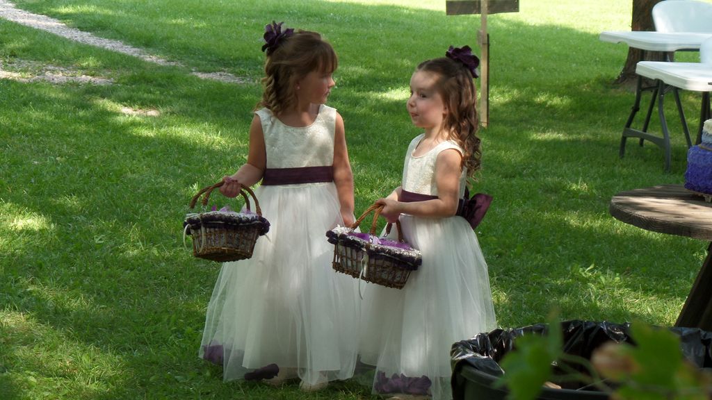 2 confused little flower girls... Practice went OK