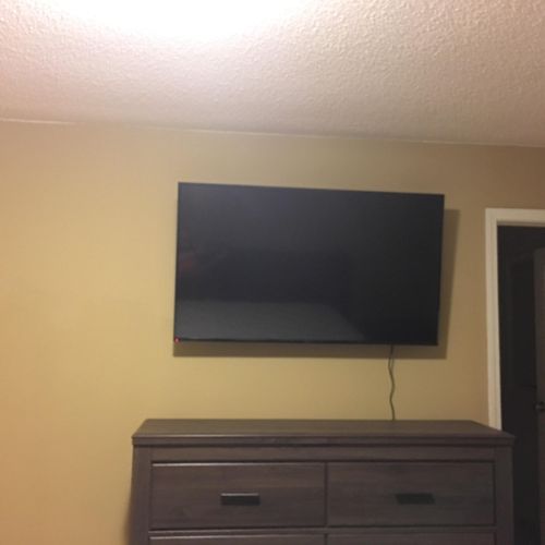 55" Tv with a Tilt/ Swivel mount. Home owner to fi