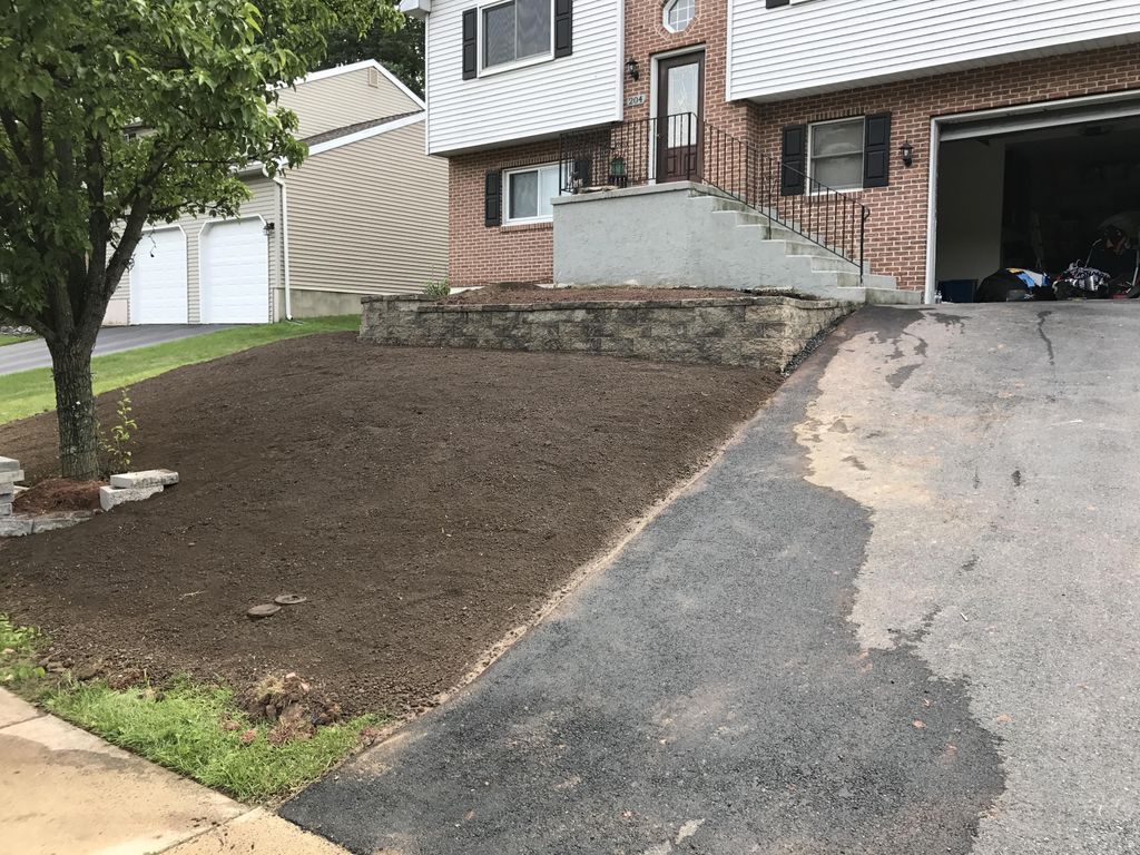 Landscape/ retaining wall