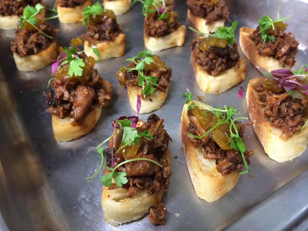 Pulled pork canapes with curried onion relish