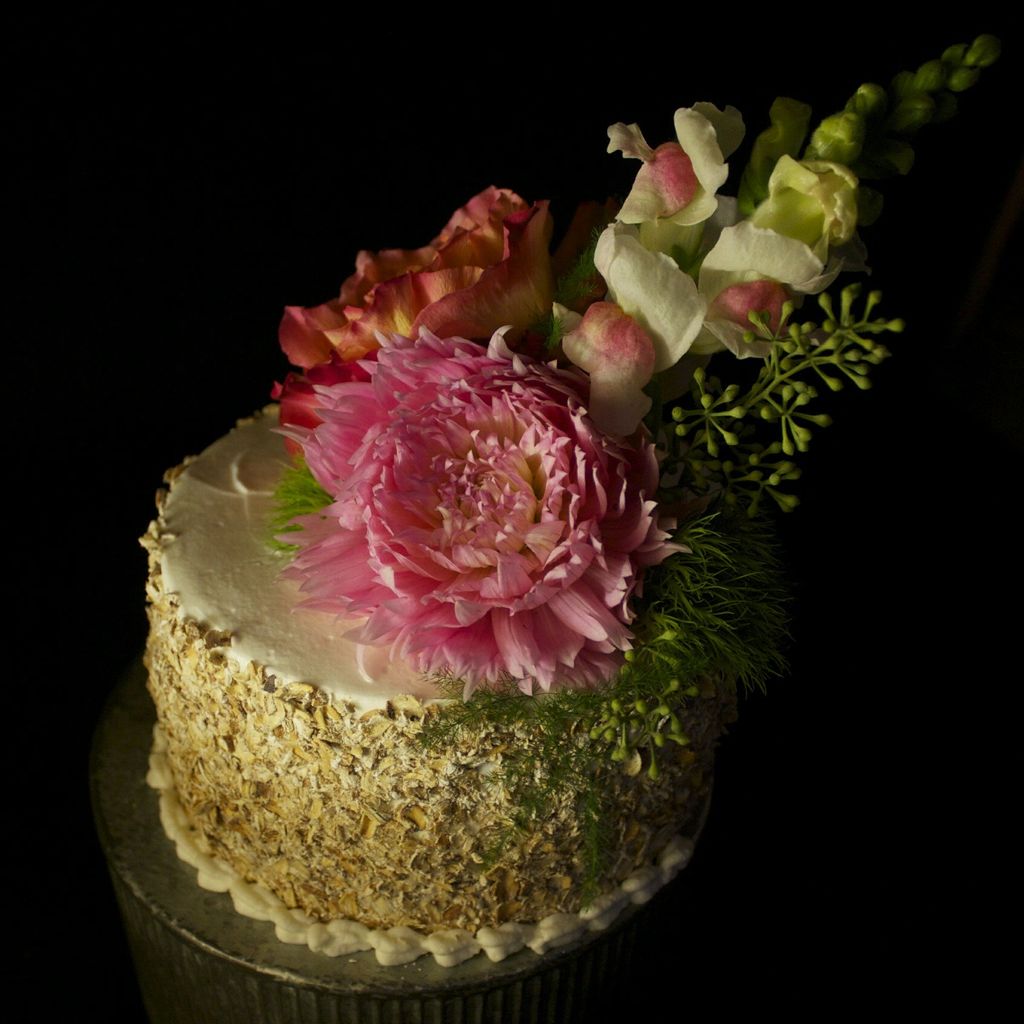 Apple-Olive oil cake with whipped cream and toaste