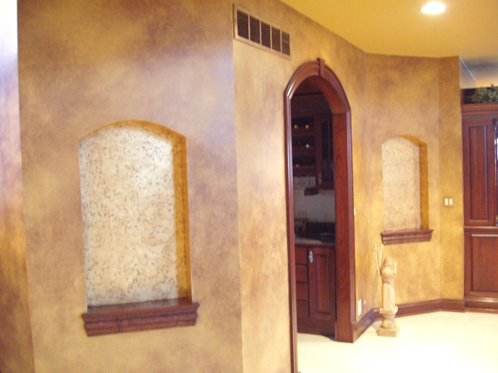 Faux Walls with a Distressed Gold Leaf Niche
