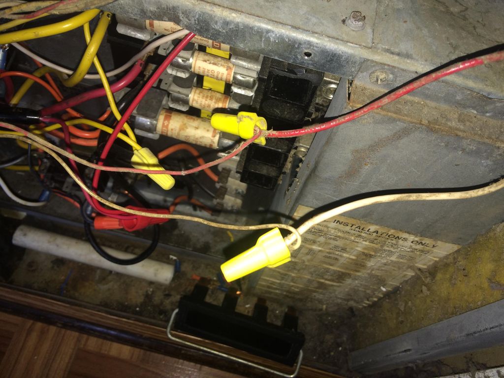 Changed the electric fuse box.
Cambiamos la caja e