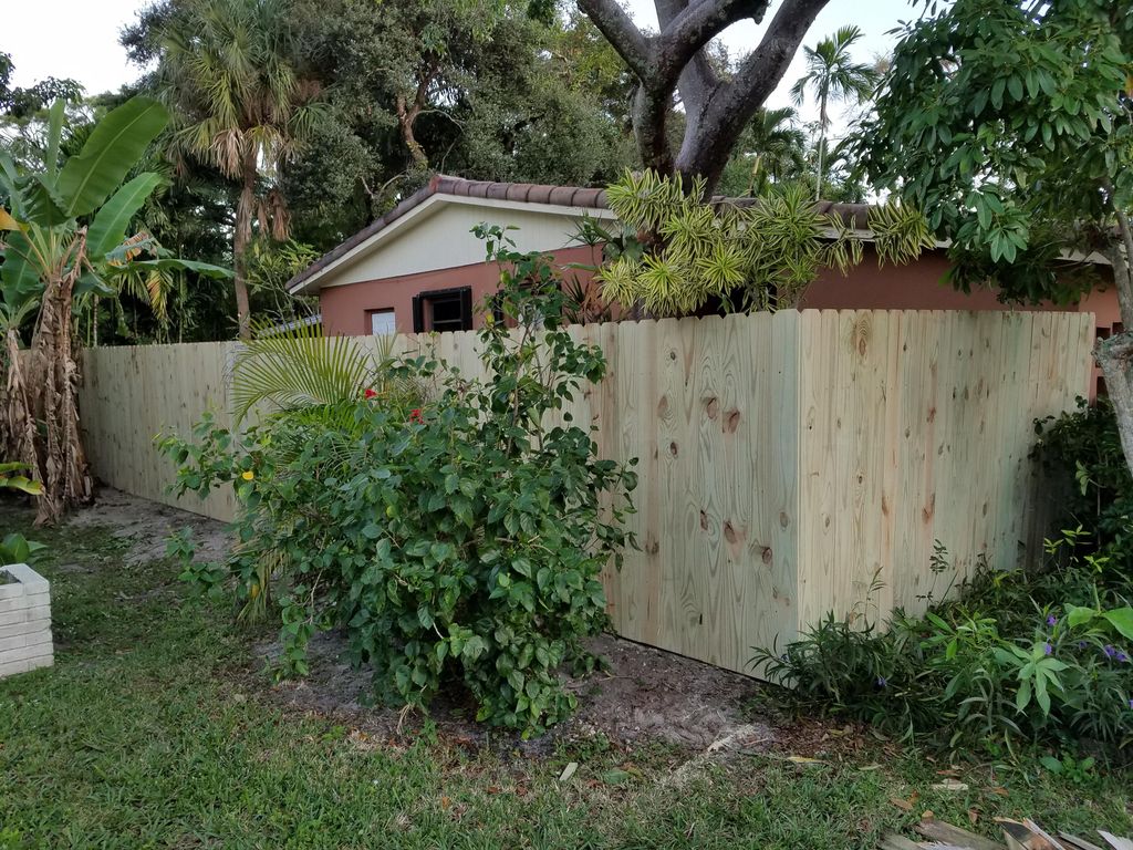 New Wood Fence In Ft. Lauderdale
