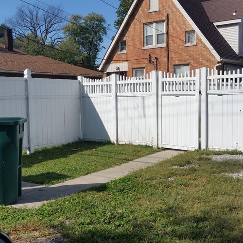 6 foot vinyl privacy fence with gate