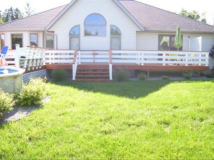 rear view showing bridge between decks.