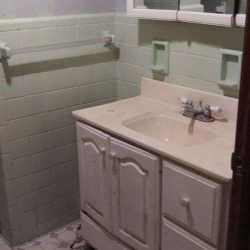 after picture of a hoarders bathroom