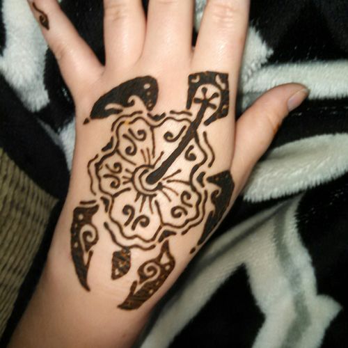 Tribal turtle (with Henna)