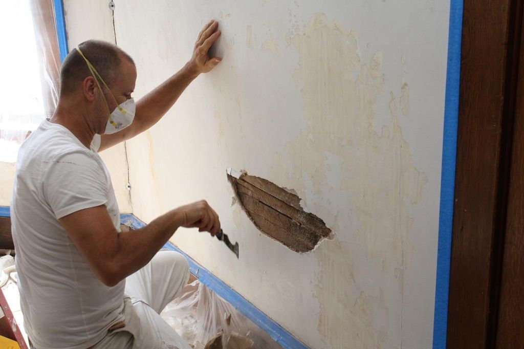 We repair all types of plaster. This is a turn of 