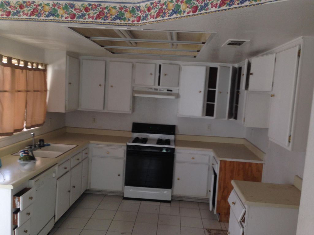 Kitchen remodel (Before)