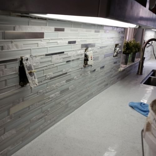 Glass tile back splash with white non sanded grout
