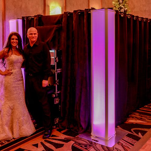 The Glow Booth! Illuminated columns create a class