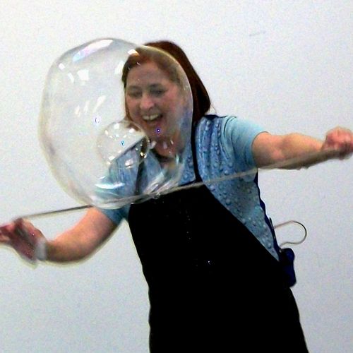 the bubble lady will make you see bubbles in a who