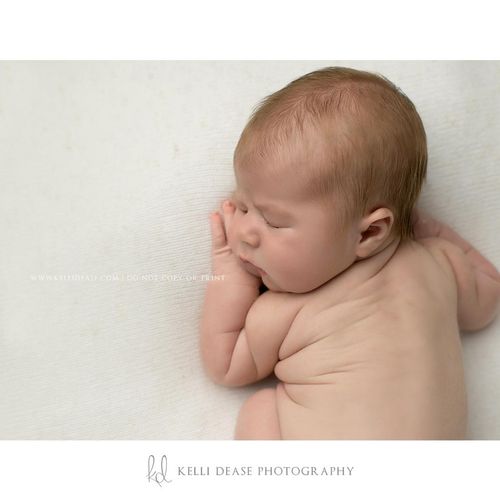 Simple and natural newborn photography.