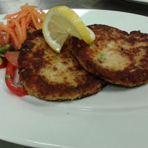 Maryland Crabcakes with a Fennel Salad.