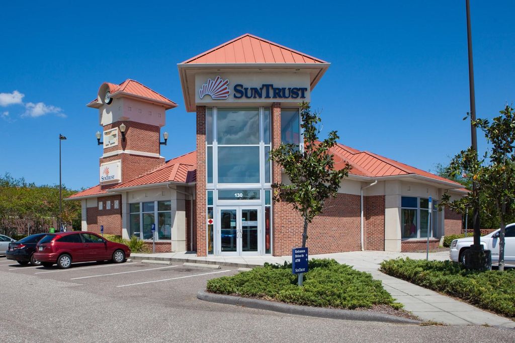 Sun Trust Front View