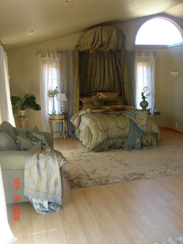 An "Old Hollywood Style" Master-suite