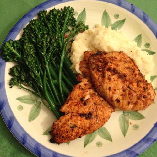 Grilled turkey breast with mashed cauliflower and 