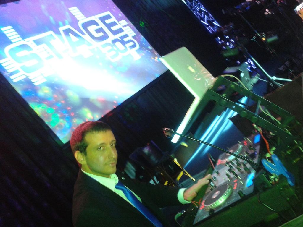 We have the best Djs,bilingual mcs,uplight rental,