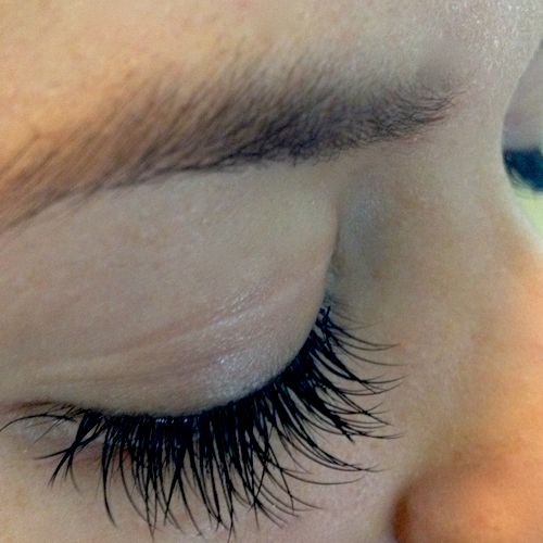 Lash extensions eliminate the need for daily masca