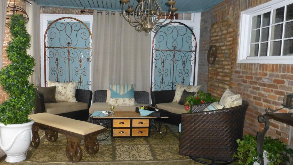 Outdoor covered porch