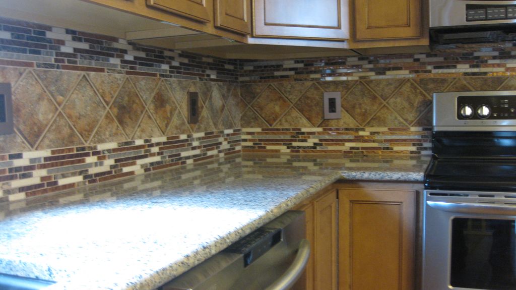 granit counter top & tile back slpash