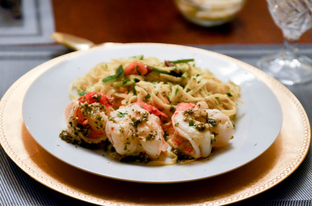 Jumbo Shrimp Scampi
Lemon Pasta with Zucchini and 