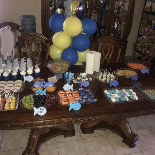 Dory themed: candy/snack table