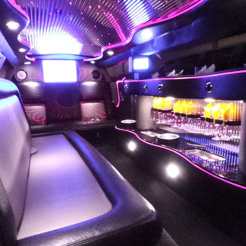 10 PASSENGER BENTLY STYLE 300
www.FTL-LIMO.com