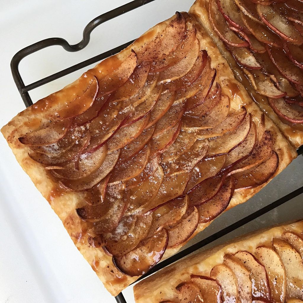 SLM original recipe: Caramel apple puff pastry tar