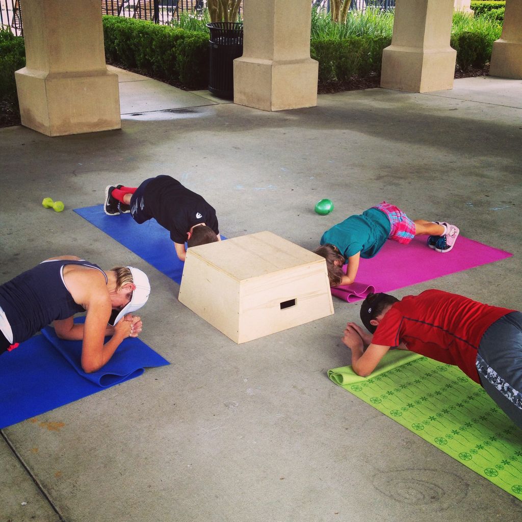 A little family plank challenge after a summer aft