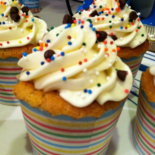 Vanilla cupcakes/vanilla buttercream. Simple and g