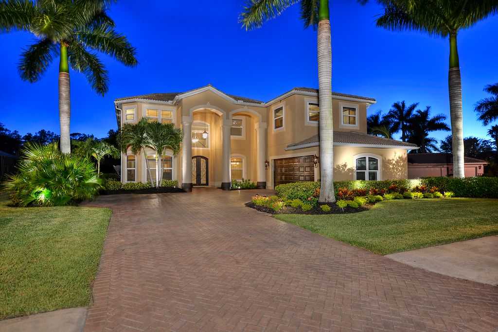 Check out this beautiful home in Heritage Palms.Lo