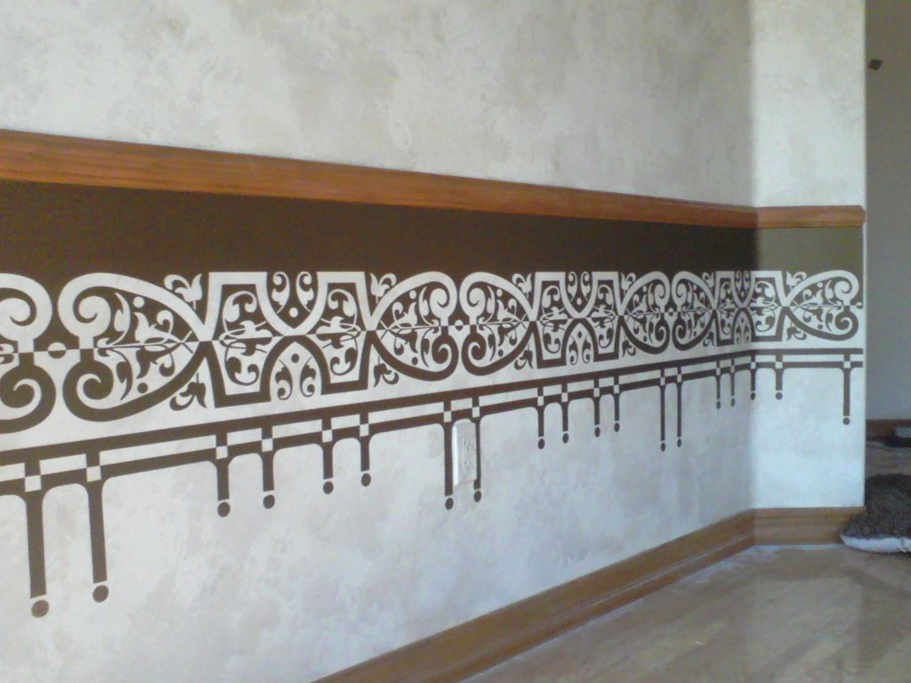 FAUX FINISHED WALLS WITH CUSTOM STENCIL DETAIL