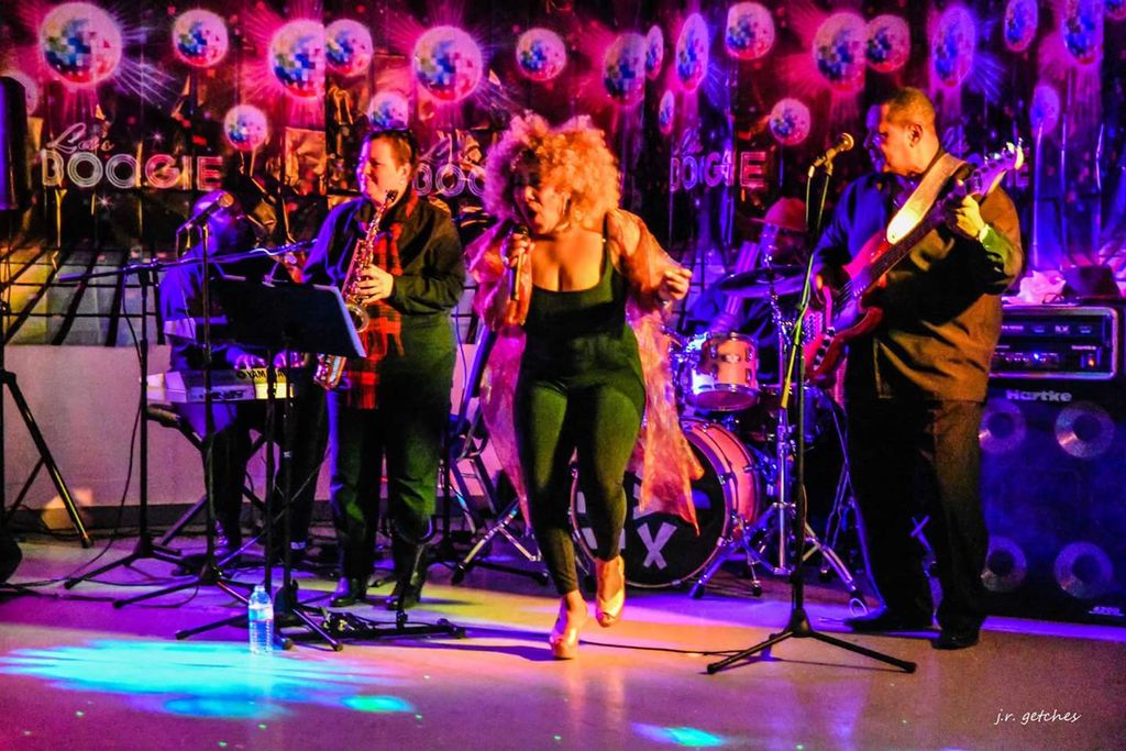 70's Event - Singing Hits from the Seventies